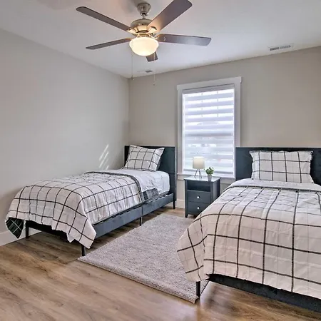 Villa Charming Ozark Abode With Yard And Pool Access